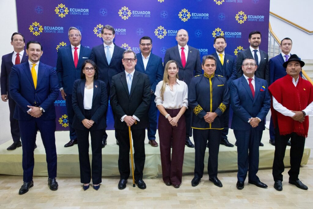 Candidatos presidenciales participaron en el debate organizado por el CNE.
