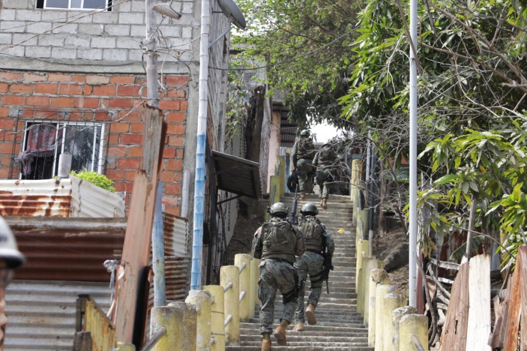 Amnistía Internacional señaló que la desaparición habría ocurrido durante operativos militares en Ecuador.