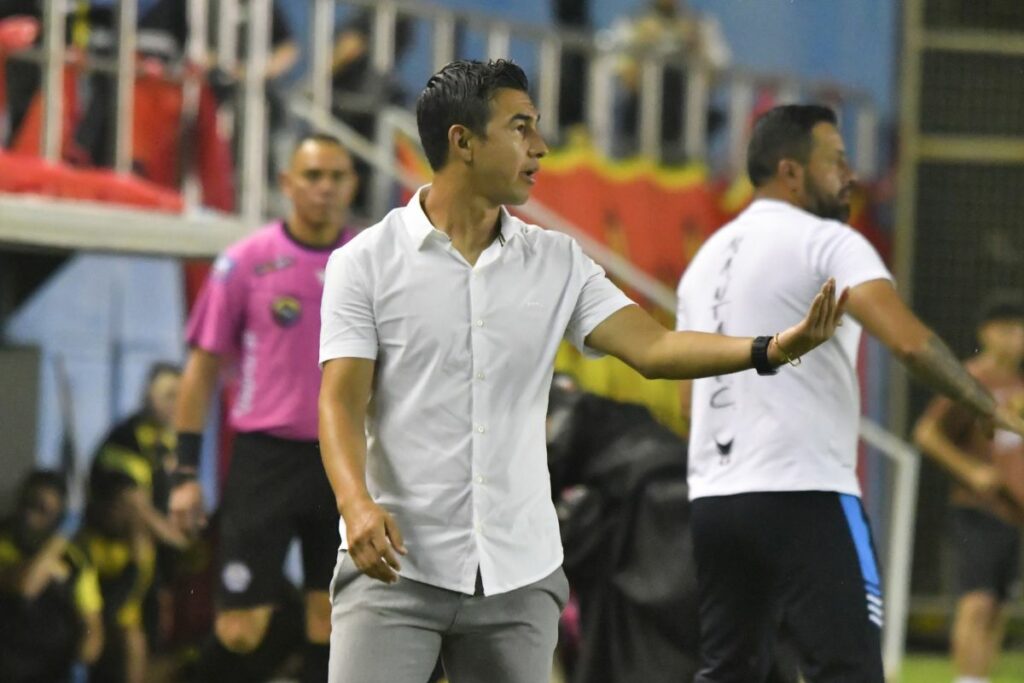 Efrén Mera, entrenador de Manta.