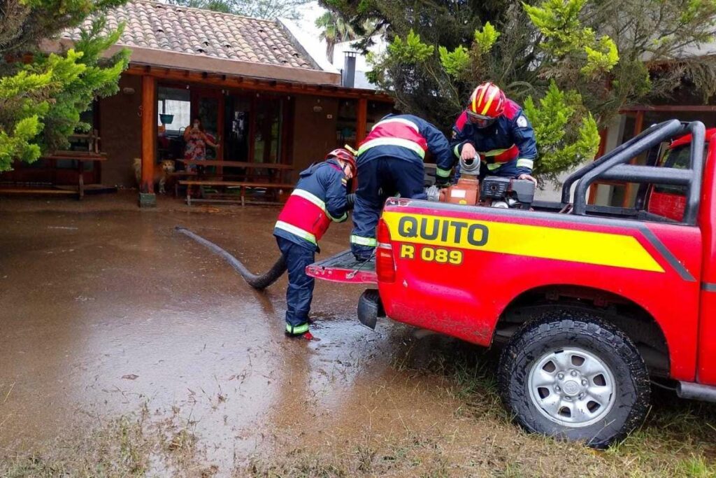 Los Bomberos atendieron cuatro alertas relacionadas con las lluvias de este lunes