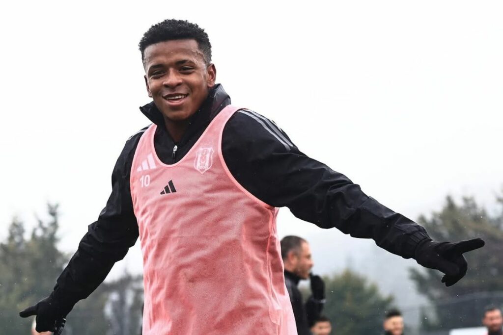 Keny Arroyo en sus primeros entrenamientos con el Besiktas.