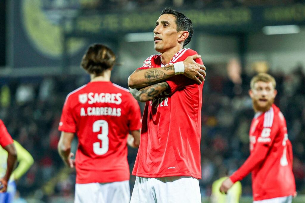 Ángel Di María con la camiseta del Benfica en diciembre de 2024.