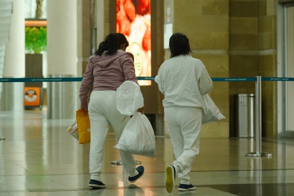 El nuevo vuelo de ecuatorianos deportados de Estados Unidos arribó la tarde de este martes.