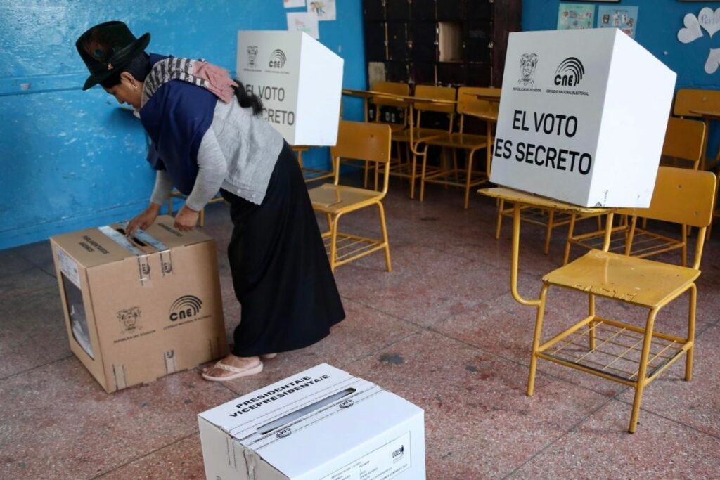 Los ecuatorianos votaron este domingo 9 de febrero, entre las 07:00 y las 17:00