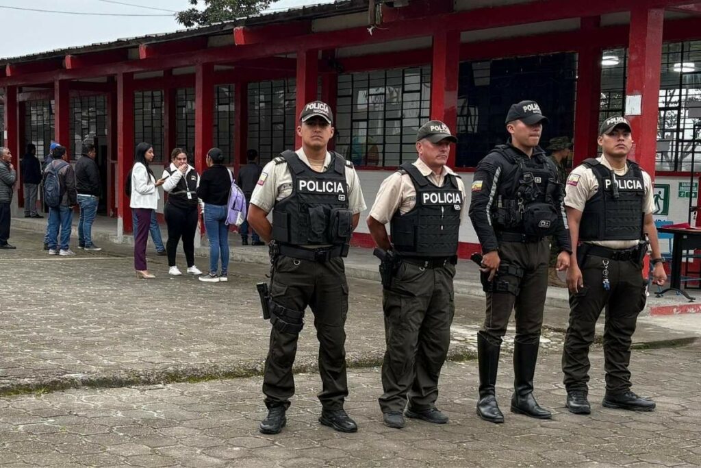Más de 56 700 servidores policiales fueron desplegados a nivel nacional para resguardar la seguridad este domingo