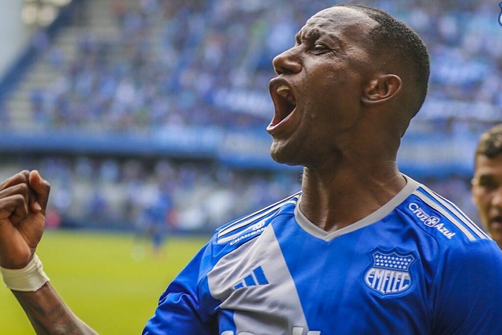 Jaime Ayoví celebra un gol marcado con Emelec en 2024.