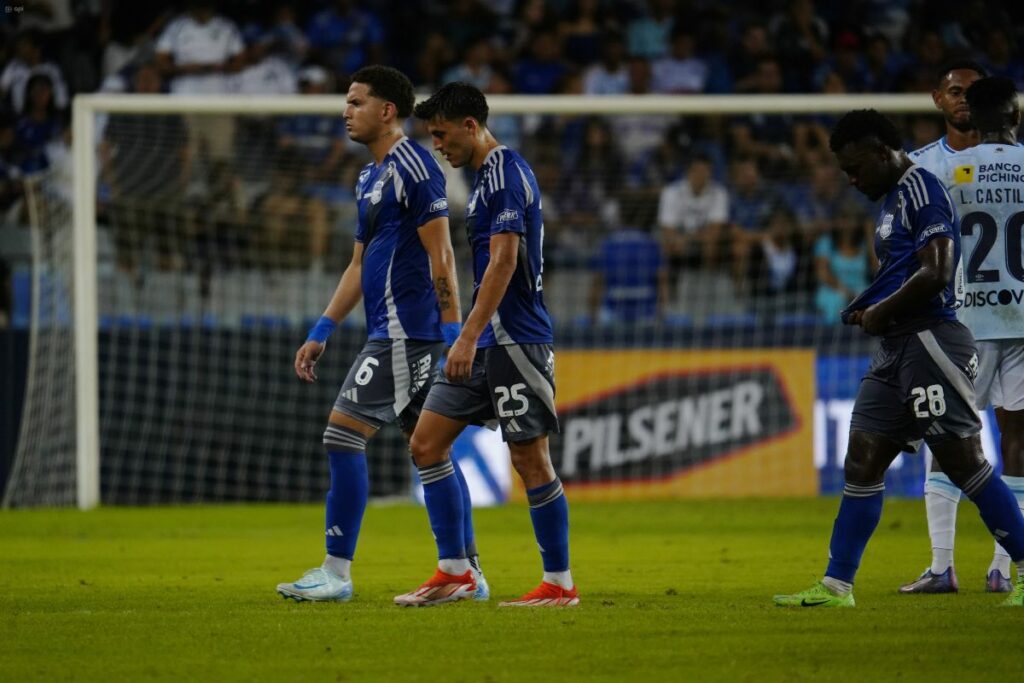 Jugadores de Emelec luego de la derrota 0-4 ante Universidad Católica en el George Capwell.