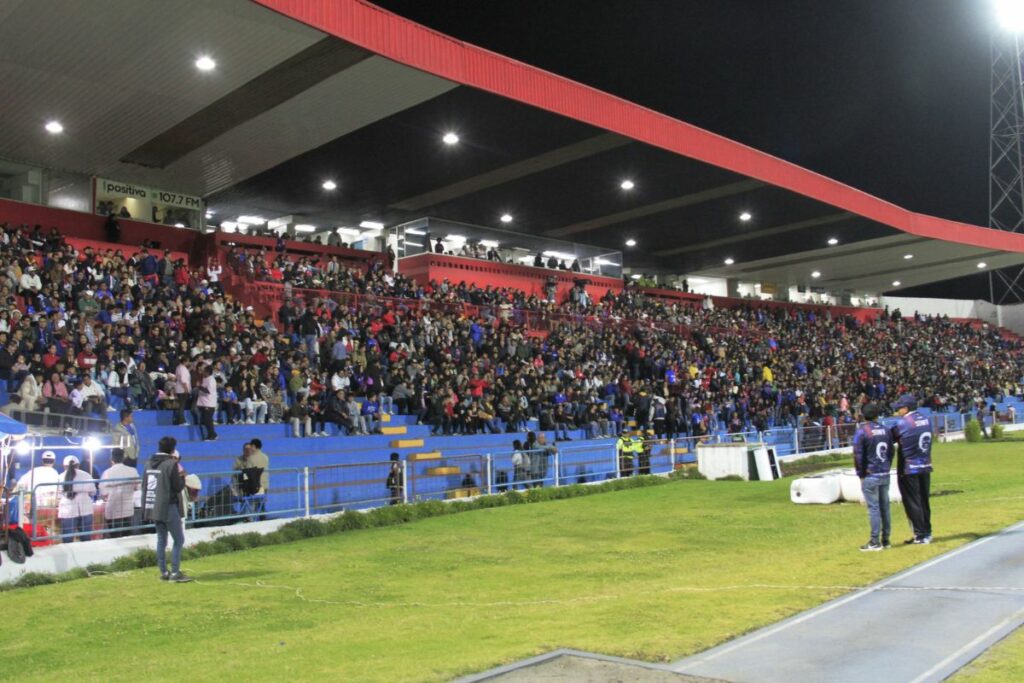 Estadio Olímpico Fernando Guerrero de Riobamba.
