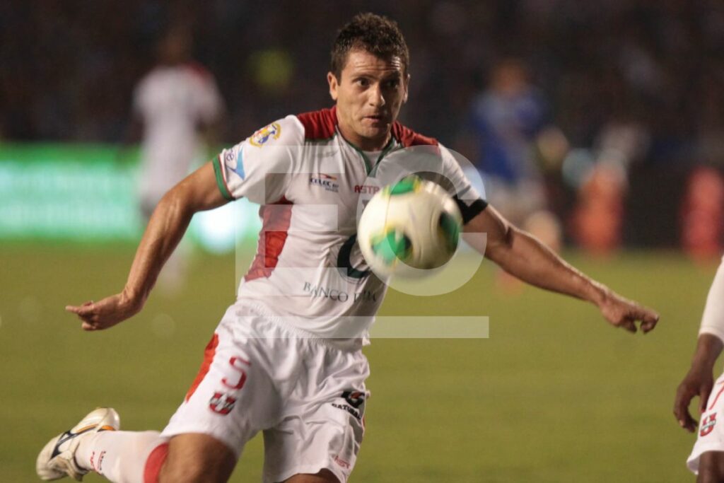 Pedro Larrea en su etapa de jugador de Liga de Loja en el 2012.