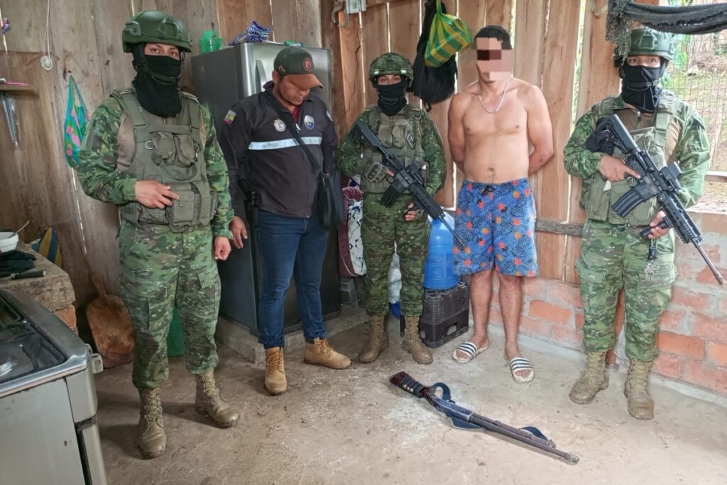 FF.AA. realizaron un operativo contra un presunto objetivo de alto valor de Los Lobos.