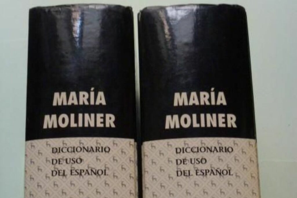 Diccionarios de María Moliner.