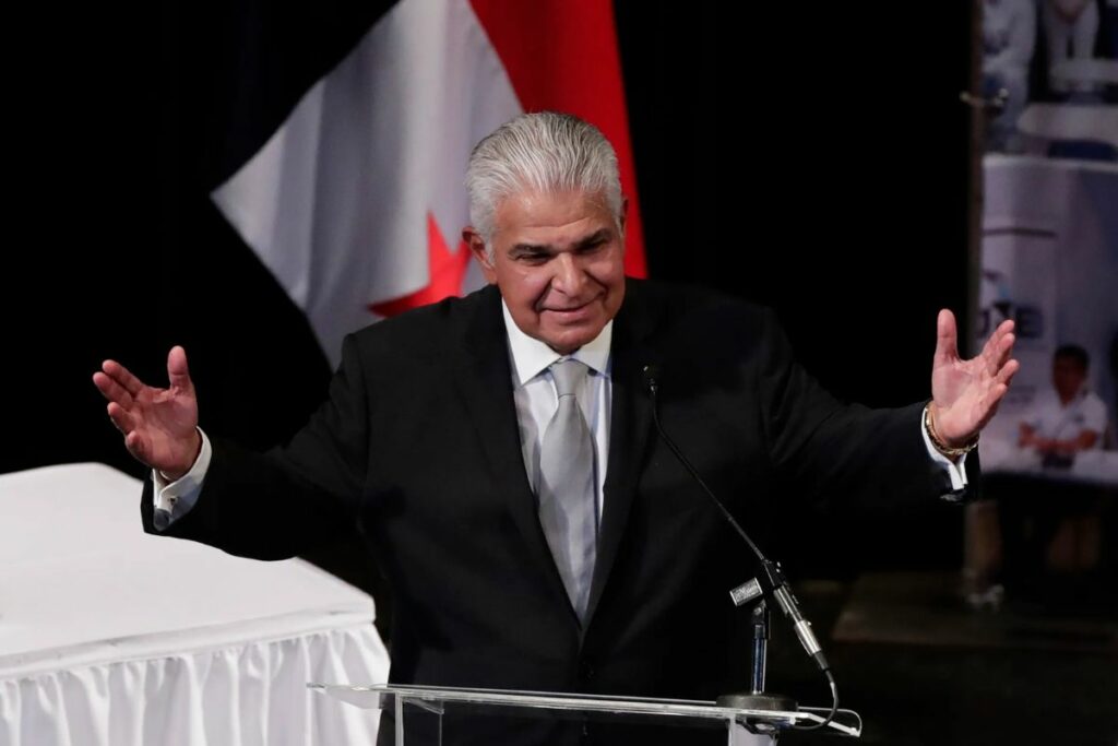 José Raúl Mulino habla en el acto donde fue proclamado como presidente electo de Panamá, en el centro de convenciones Atlapa en Ciudad de Panamá (Panamá).