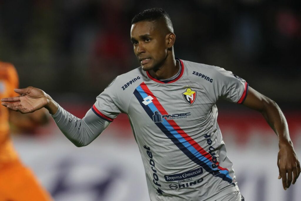 Fidel Martínez celebra el gol marcado con El Nacional a Blooming en la fase 1 de la Libertadores.