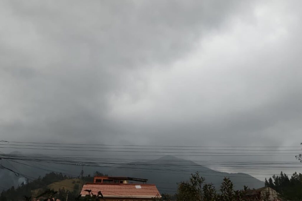 Las lluvias llegan con nubosidad a algunas zonas de Ecuador este martes.