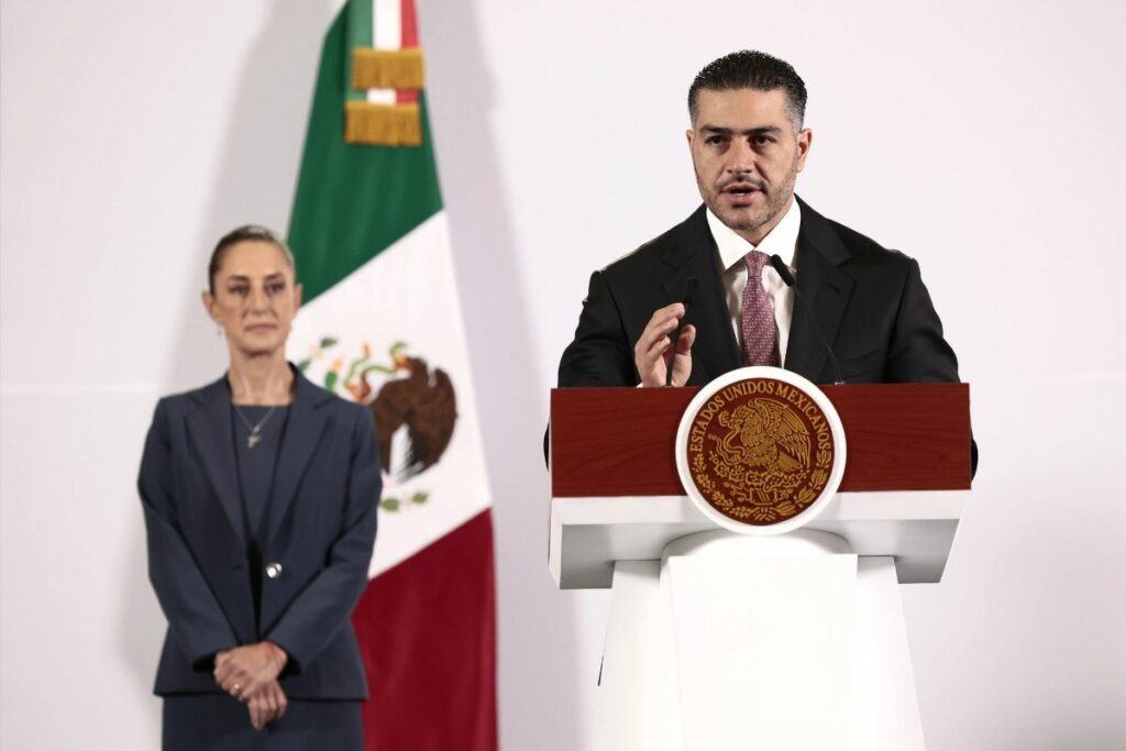 El secretario de Seguridad y Protección Ciudadana, Omar García Harfuch, junto a la presidenta de México, Claudia Sheinbaum.