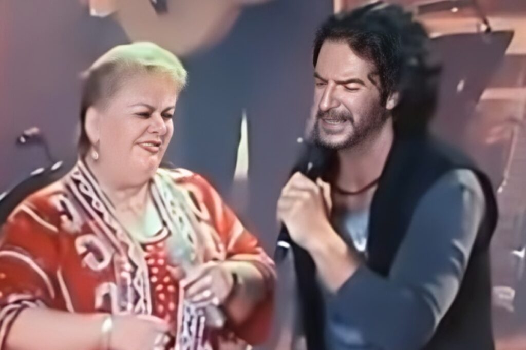 Ricardo Arjona lamentó la muerte de Paquita la del Barrio.