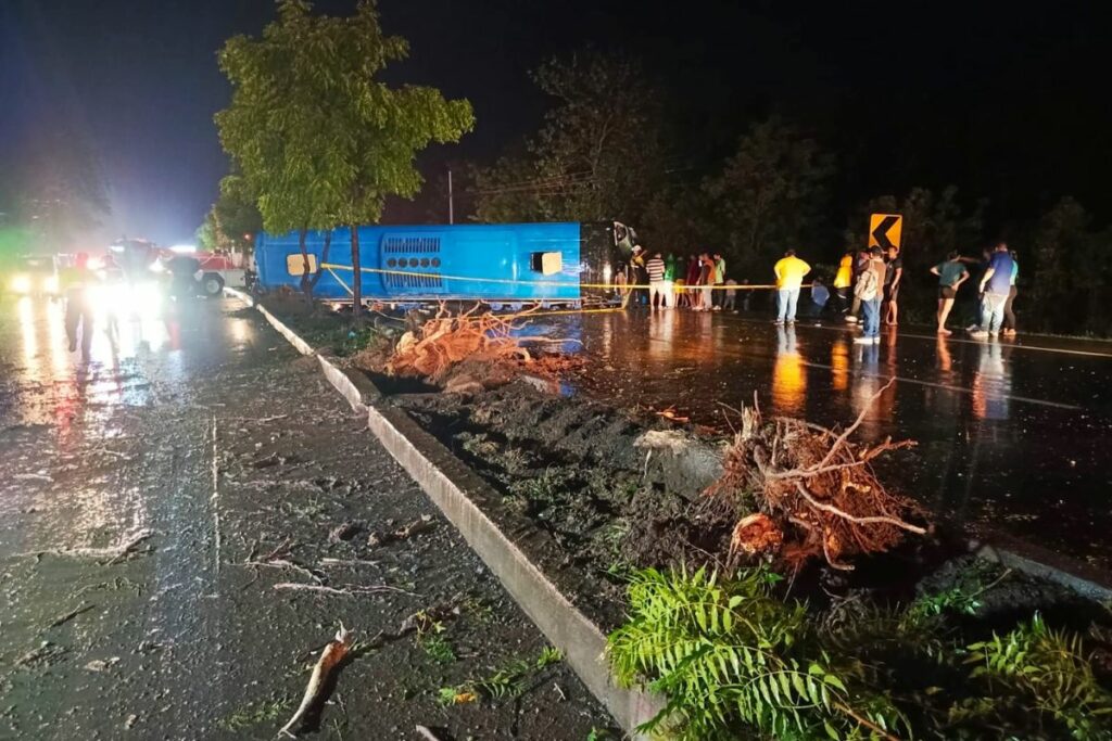 El Cuerpo de Bomberos Guayaquil asistió a las personas afectadas.