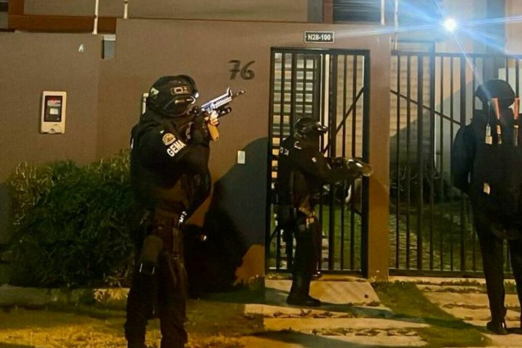 Policía intervino en varios domicilios.
