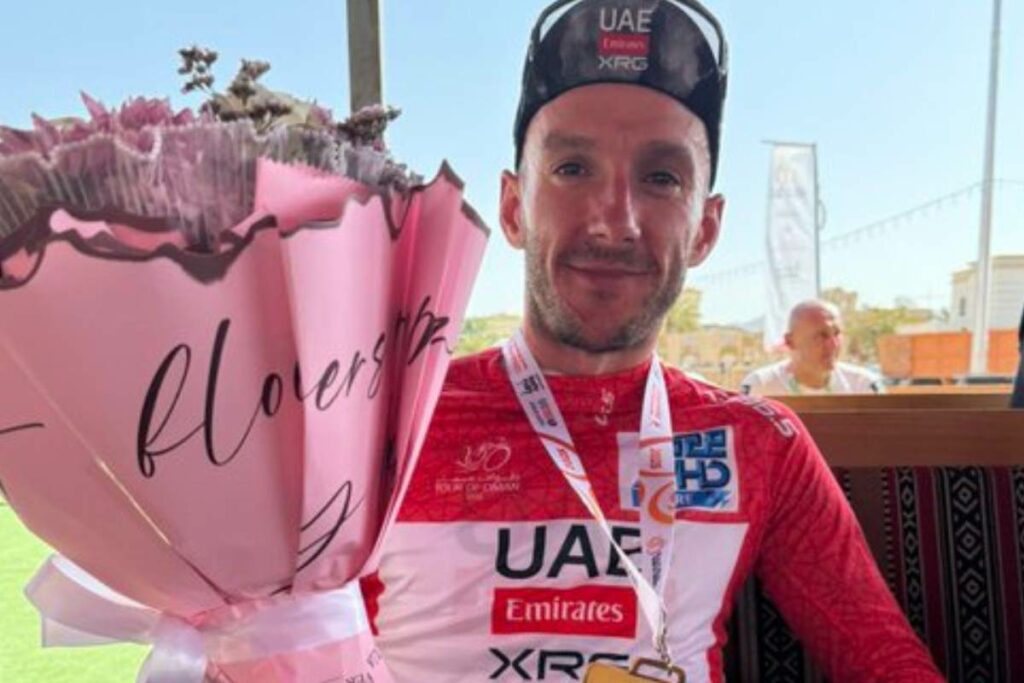 Adam Yates, del UAE Emirates, ganó el Tour de Omán. El británico estará también en el Giro de Italia y será rival de Richard Carapaz.