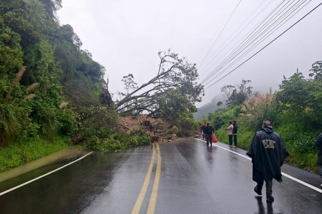 Un deslizamiento se registró en el sector de Chical a causa de las lluvias.
