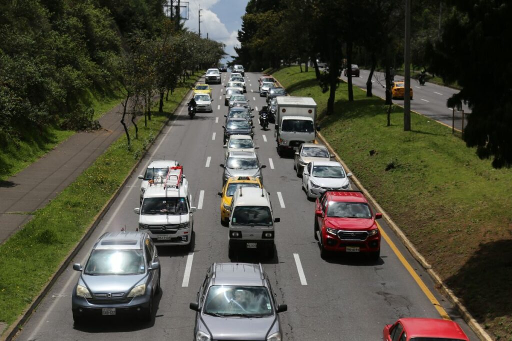 El Pico y placa se mantiene en Quito para tratar de controlar el tráfico.