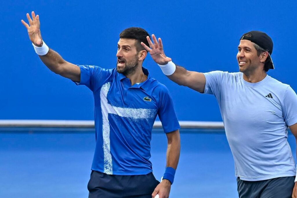 Novak Djokovic y Fernando Verdasco ganaron un partido de dobles en el Qatar Open en Doha, Qatar, el 17 de febrero del 2025.