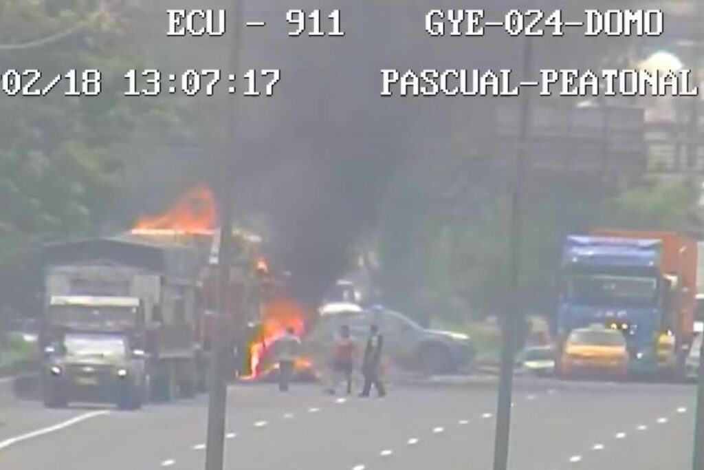 Un incendio se dio en la vía Perimetral.