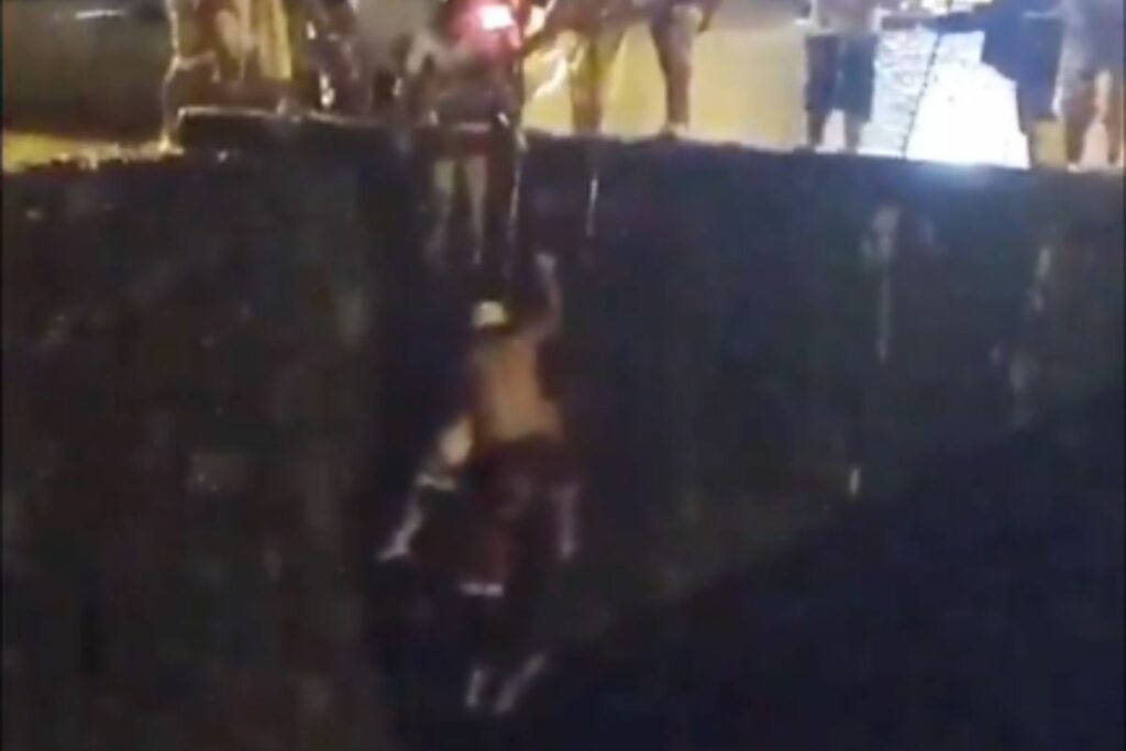 Un niño falleció en Guayaquil arrastrado por la corriente.