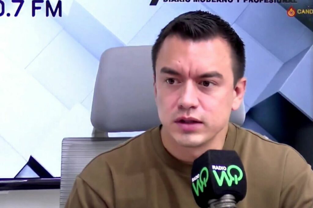 Daniel Noboa en una entrevista en un medio local de El Oro.
