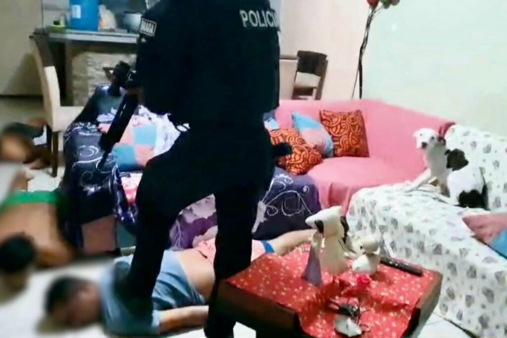 La Policía realizó allanamientos en varios inmuebles.