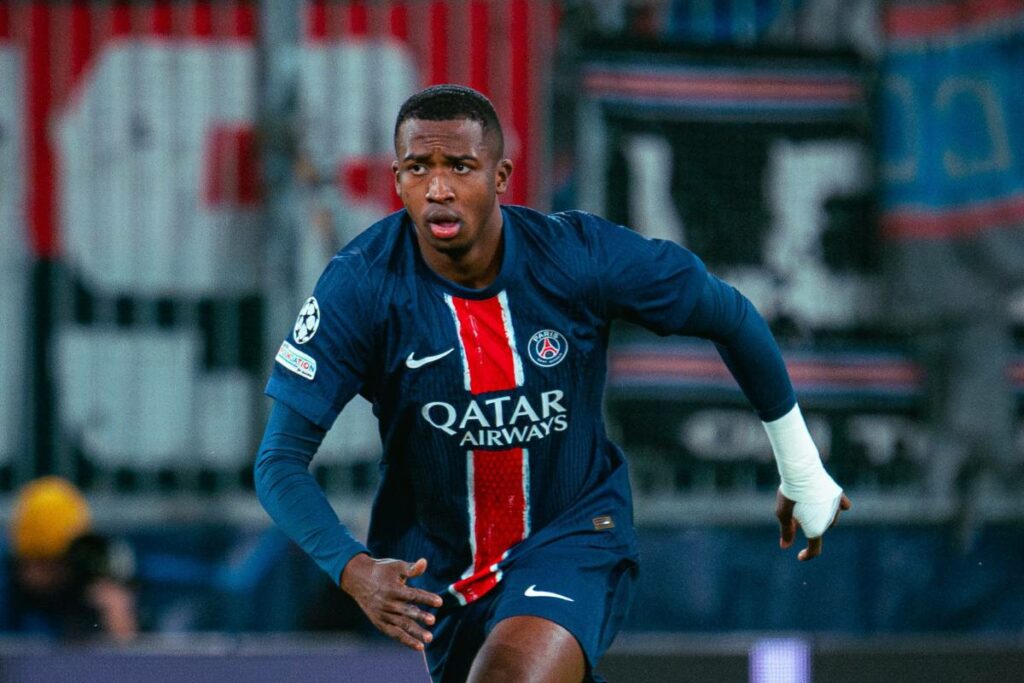Willian Pacho, jugador ecuatoriano del PSG de Francia.