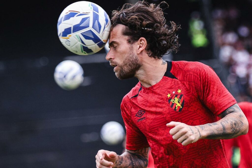 Un jugador del Sport Club do Recife antes del partido contra Santa Cruz. Lamentablemente, el encuentro se vio empañado por la violencia ocurrida entre hinchas de ambos clubes en la ciudad brasileña de Recife.
