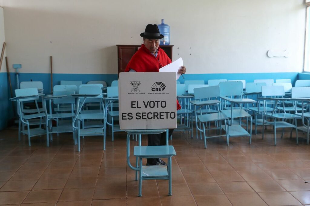 El candidato Leonidas Iza ejerció su derecho al voto.