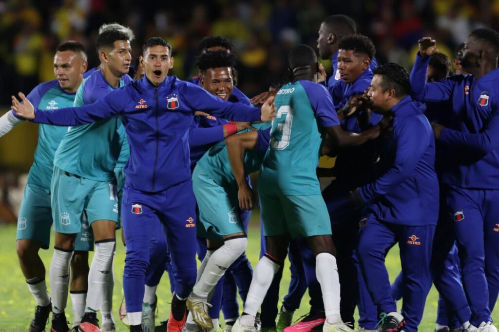 Jugadores del Deportivo Quito en la Noche Amarilla 2024 en el Atahualpa.