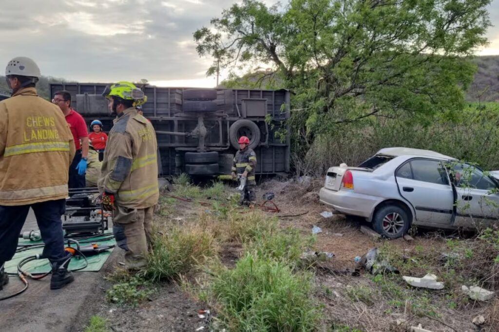 El siniestro de tránsito ocurrió en la vía Manta - Rocafuerte.