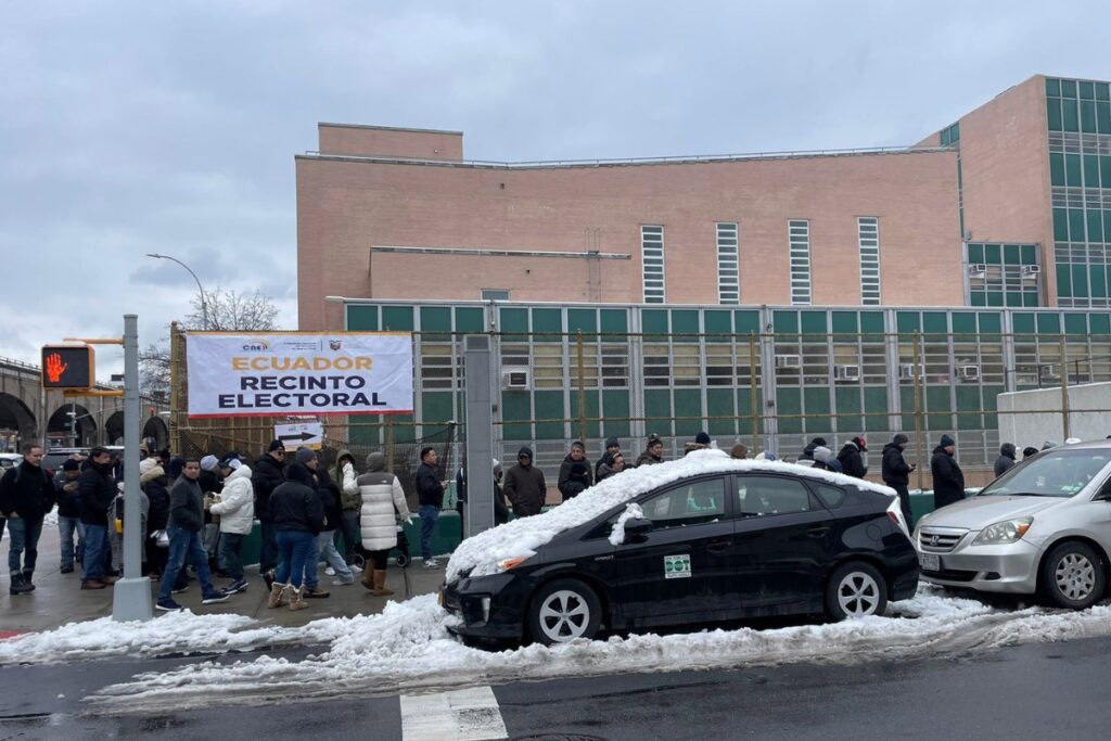 El CNE mostró los resultados preliminares del voto en el exterior para Daniel Noboa y Luisa González.