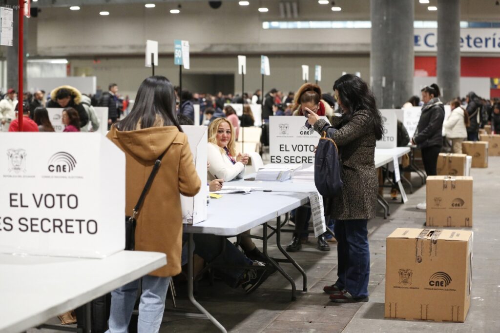 El voto en el exterior para las elecciones 2025 se desarrollan en tres circunscripciones. La imagen corresponde a las votaciones en España.