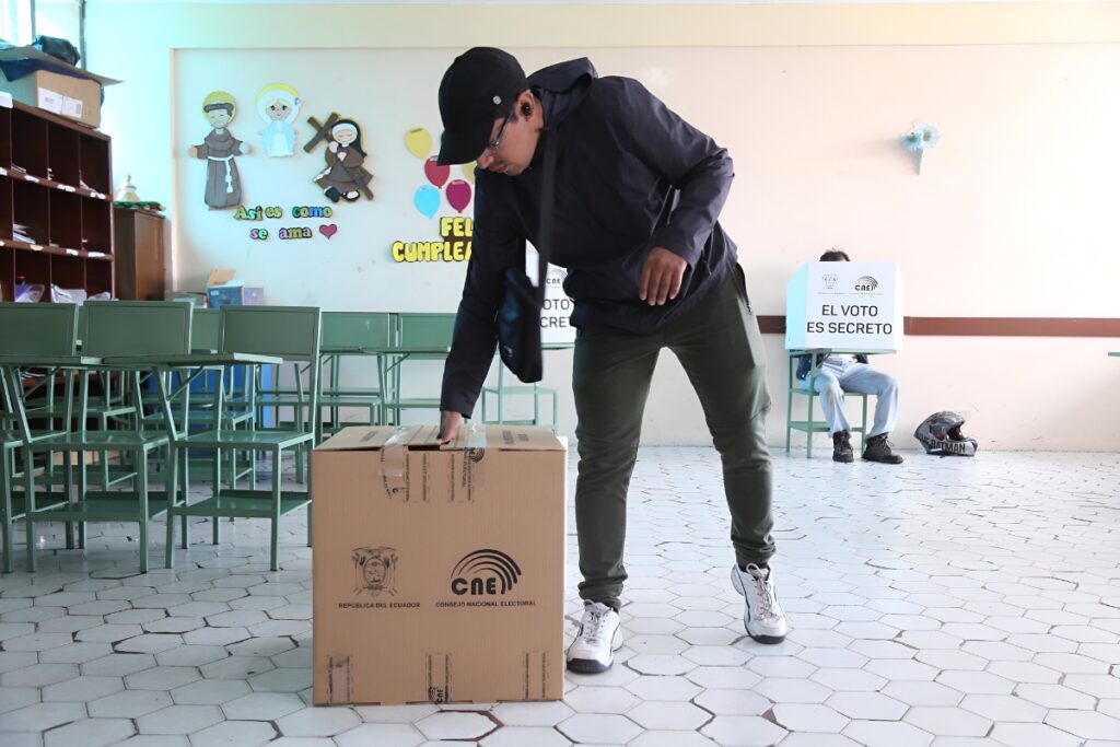 Los ecuatorianos acudieron a votar este 9 de febrero de 2025.