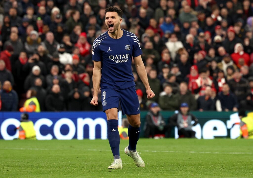 Gonzalo Ramos celebra la clasificación del PSG de Willian Pacho a los cuartos de final de Champions League.