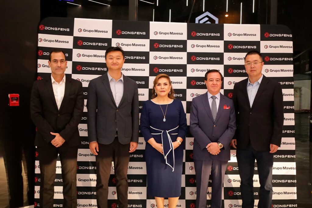 El evento cuenta con la presencia de los ejecutivos: Gino Zhang, vicepresidente para América Latina (Dongfeng), Larry Yang, director o gerente regional (Dongfeng), David Xuziyang, director o gerente regional (Dongfeng), Liu Kun, director o gerente regional (Dongfeng), Alfonso Zhang, director o gerente regional (Dongfeng), Iván Lin, director o gerente regional (Dongfeng), Kevin Wang, director o gerente regional (Dongfeng), Gang Chen, director o gerente regional (Dongfeng), Olga de Vaca, presidenta del Directorio (Grupo Mavesa), Kléber Vaca, presidente ejecutivo (Grupo Mavesa). Cortesía