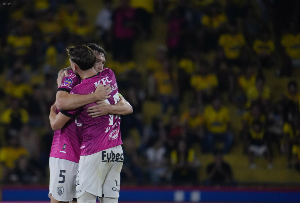 Jugadores de Independiente del Valle, primero de Ecuador en el ranking de la IFFHS, celebran en la Liga Pro.