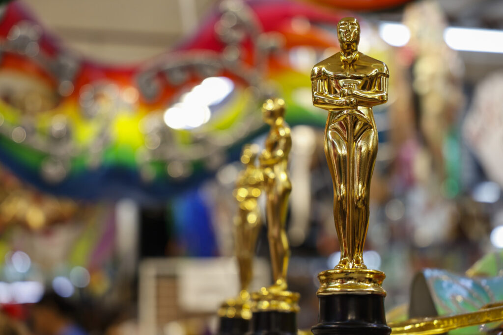 Fotografías de réplicas de estatuillas de los premios Oscar