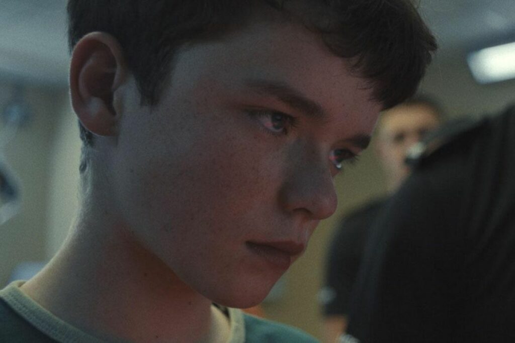 La serie ‘Adolescencia’, estrenada en marzo de 2025 en Netflix, muestra el colapso emocional de un adolescente acusado de un crimen en su escuela.
