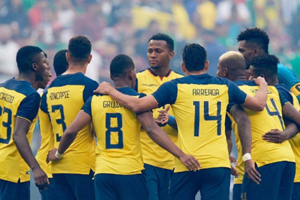 Ecuador juega contra Venezuela en Quito.