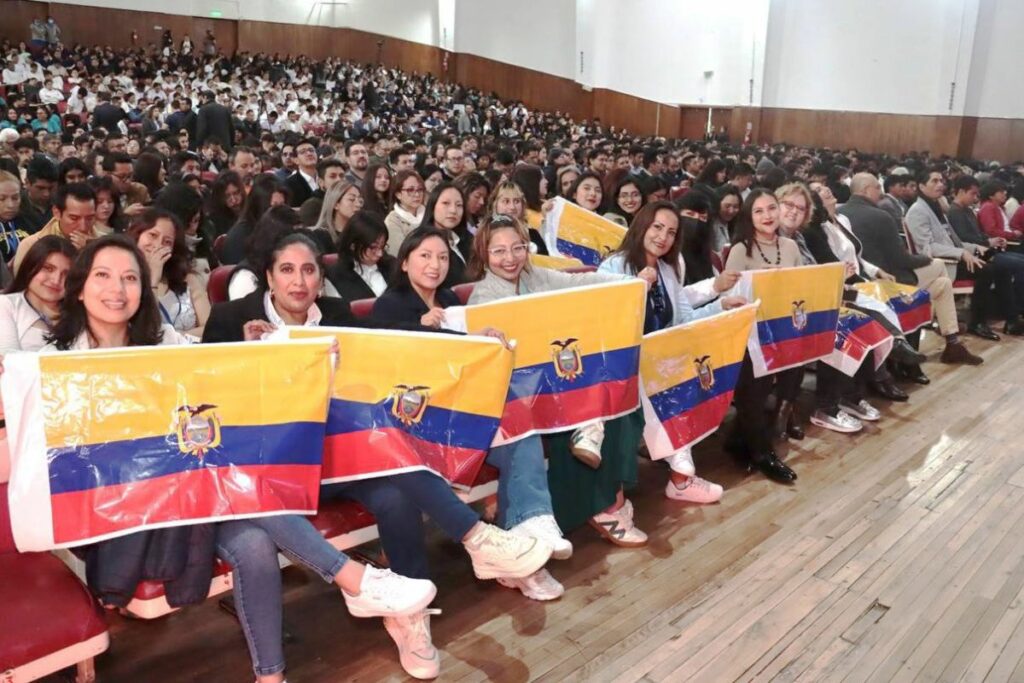 El Gobierno formalizó la entrega de becas en Ecuador en este 2025.
