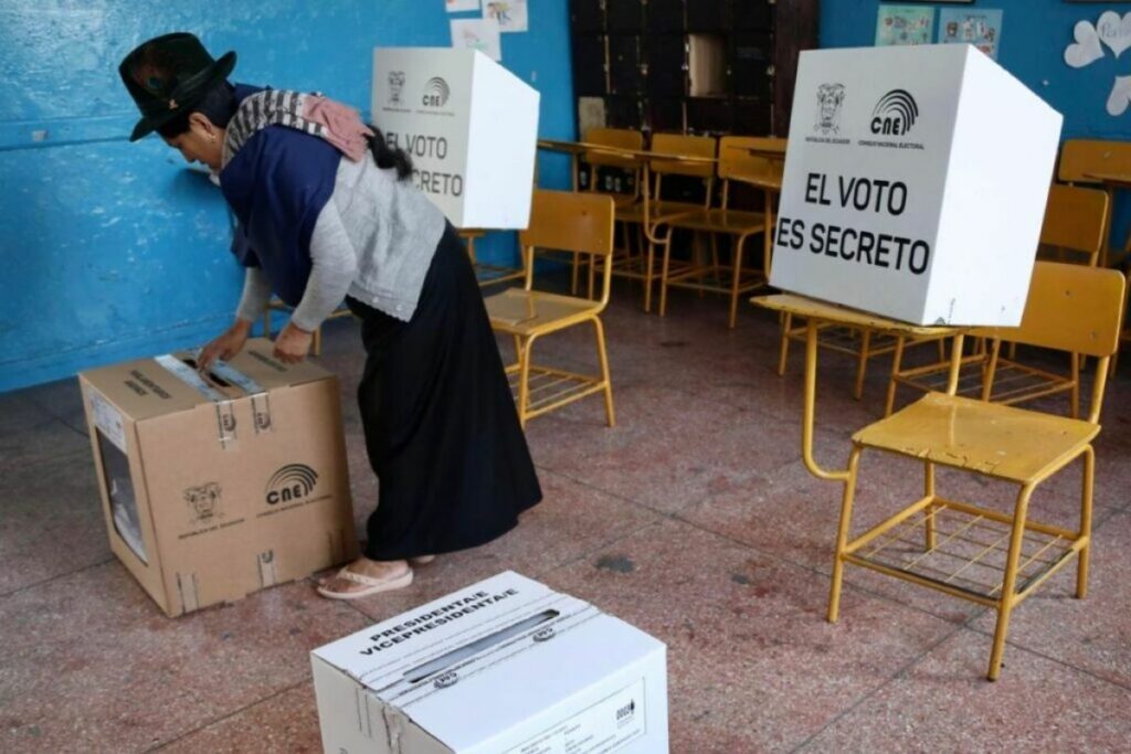 Los ecuatorianos votaron el domingo 9 de febrero, entre las 07:00 y las 17:00 • Foto: EFE