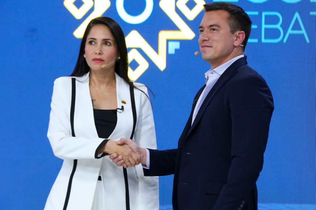 Luisa Gonzáles y Daniel Noboa durante el debate presidencial de segunda vuelta, el 23 de marzo.