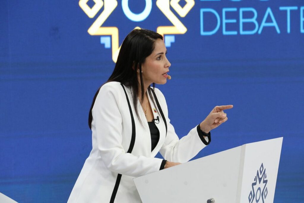 El 23 de marzo de 2025, en Quito, se llevó a cabo el debate presidencial, en el que participó Luisa González.