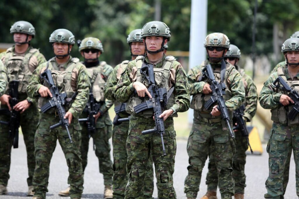 13 de marzo, en el Batallón de Infantería Motorizado N.° 13, en la provincia de Esmeraldas.