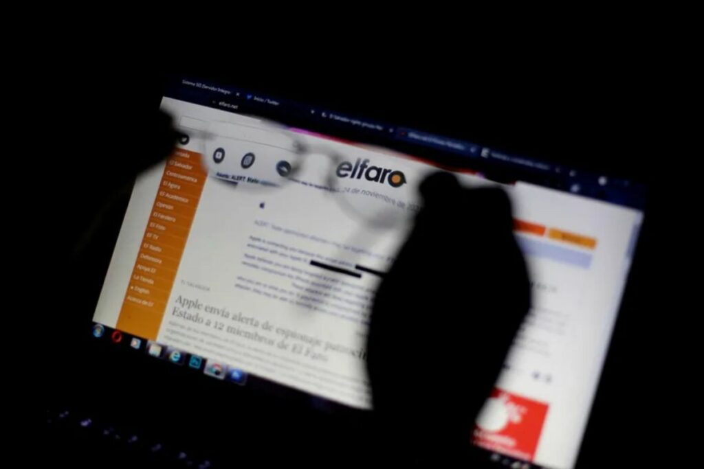 Vista de la edición en una imagen de archivo del periódico digital El Faro en San Salvador (El Salvador). Foto: EFE